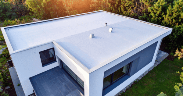 Dach płaski - Wszystko, co musisz wiedzieć. Wady, zalety, konstrukcja i nowoczesne materiały - PBABUD